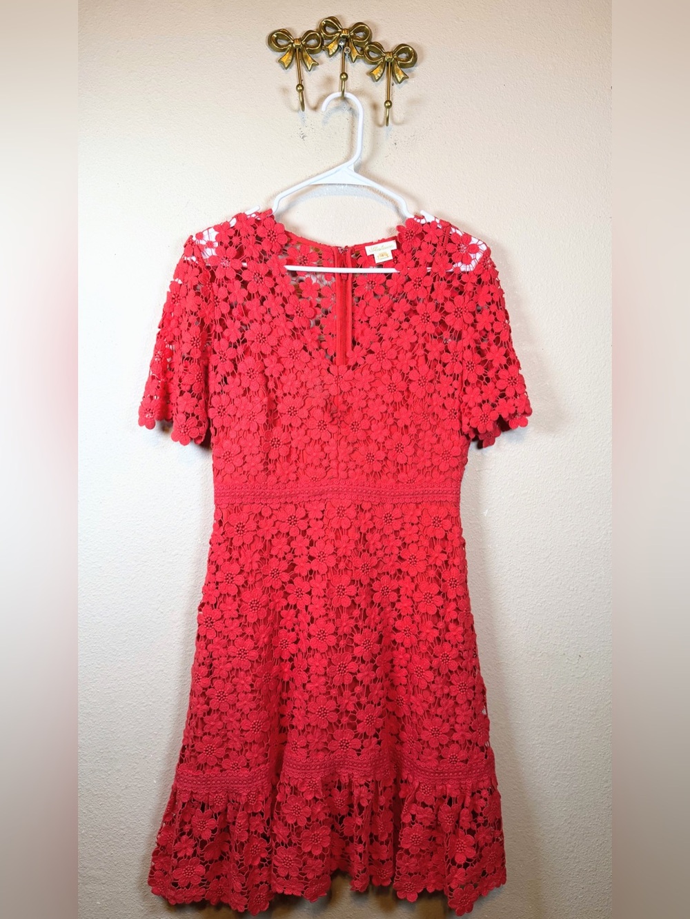 Shoshanna Vibrant Red/Coral V-Neck Floral Lace Midi Short Sleeve Dress.   Size 4